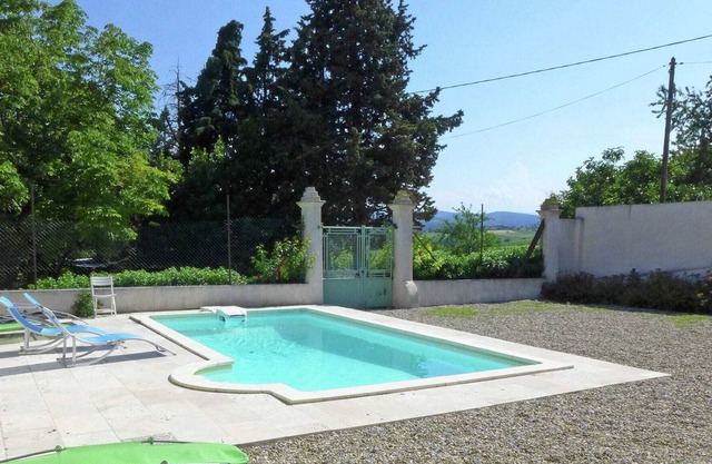 Spacious Cottage with Swimming Pool in Gaja-et-Villedieu