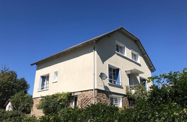 Spacious country house with private pool and enclosed garden