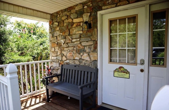 Spacious Countryside Cabin w/Hot Tub and Firepit