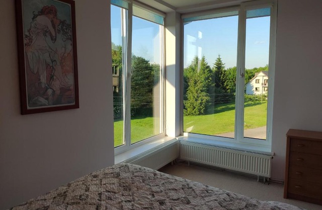 Spacious & Cozy Apartment with Forest View