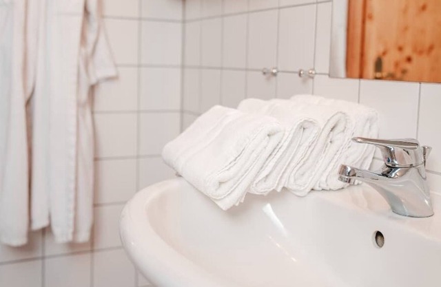 Spacious vacation apartment on the top floor (55 m²) with its own kitchen and separate living area for 1 to 3 people