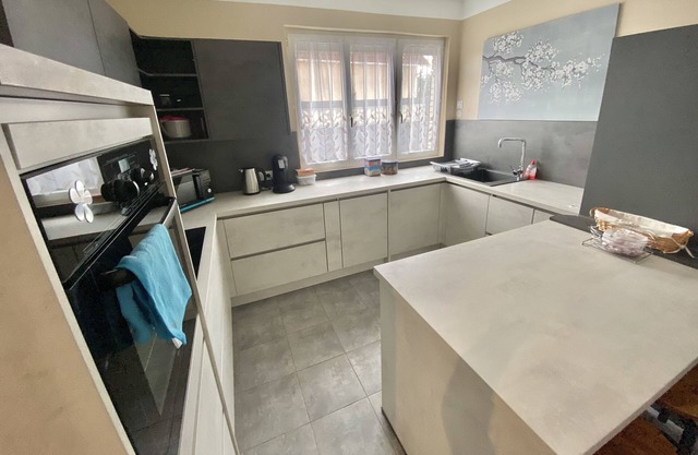 Spacious detached house 800 m from RER station