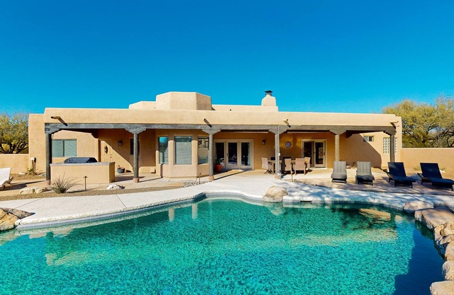 Spacious, dog-friendly home w/enclosed yard, private pool, and spa