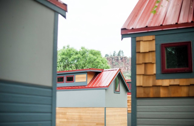 Spacious Dogwood Tiny House with Full Kitchen - near Rocky Mtn National Park