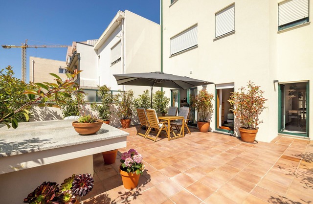 Spacious Downtown Apartment with Private Terrace