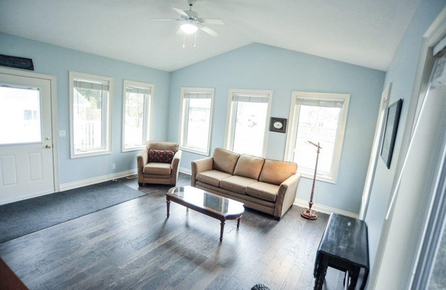 Spacious Downtown home with lots of amenities!