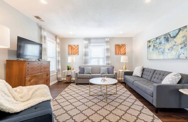 Spacious Duplex | 2 Bedroom | Near KU Medical | 18