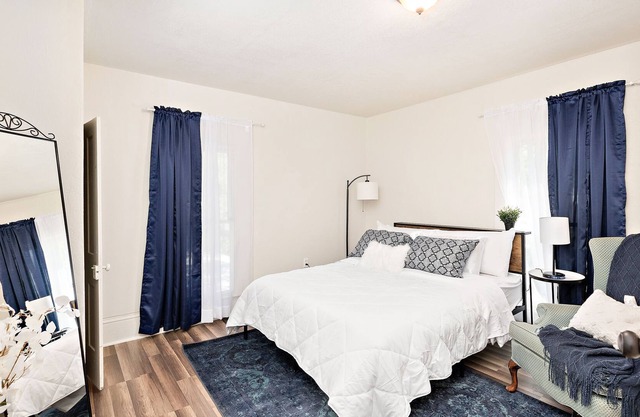Spacious Elegance Near Downtown
