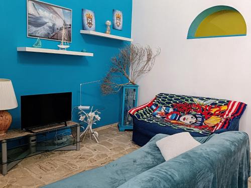 Spacious Entire Apartment - Sicilian Design - by Sea with Garden & Parking