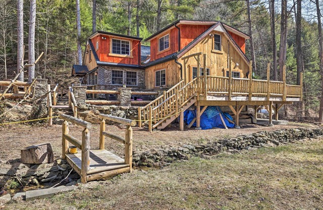 Spacious Escape w/Deck & Ponds Near Skiing!