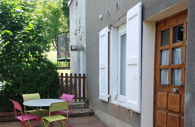 Spacious F2 ***, very quiet 2 steps from the city center
