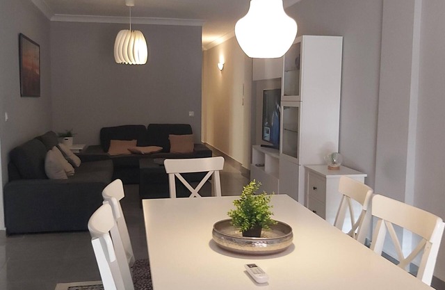 Spacious Family Apartment in Málaga, near historic center