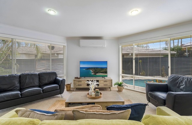 Spacious Family Beach Home-Large Salt Pool-Close to Beach & Shops