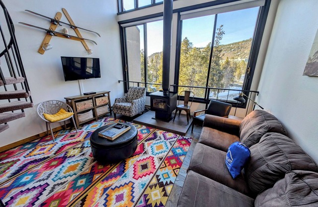 Spacious Family Condo with Pool and Hot Tub Onsite