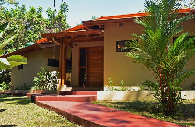 Spacious family friendly home centrally located in the heart of Manuel Antonio