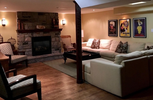 Spacious/Family Friendly! Lake View! close to Beach & Downtown 5-night min avail