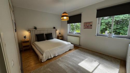 Spacious Family-friendly Apartment, Free Parking