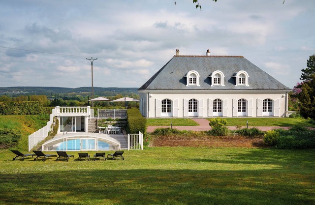 Spacious family home in Brizay, Near Chinon and Azay-le-Rideau (Up to 15 Guests)