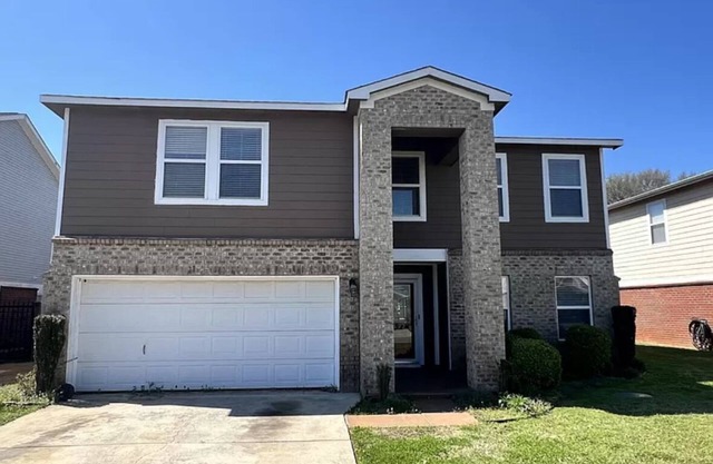Spacious Family Home in Madison, Enjoy Long-Term Stays!
