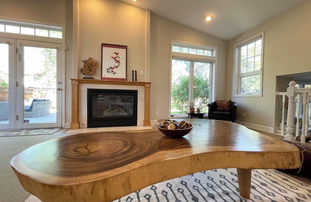 Spacious Family Home with Theater, Yard; near trails, Pearl, CU in heart of BoCo