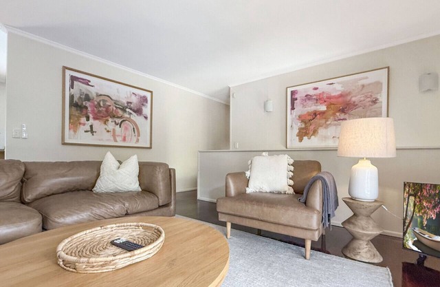 Spacious Family Retreat with Pool/Pet friendly