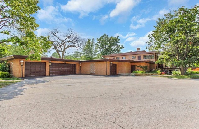 Spacious family size home with indoor pool