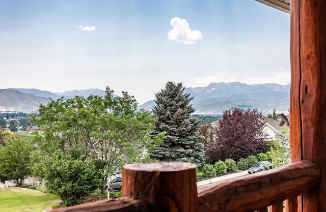 Spacious Family Vacay w/views+Hot Tub=Core Memory