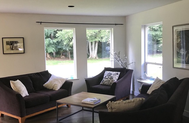 Spacious forest home in Gibsons, minutes to beach