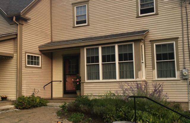Spacious fully furnished 1-bedroom apartment with WiFi in rural Maine village