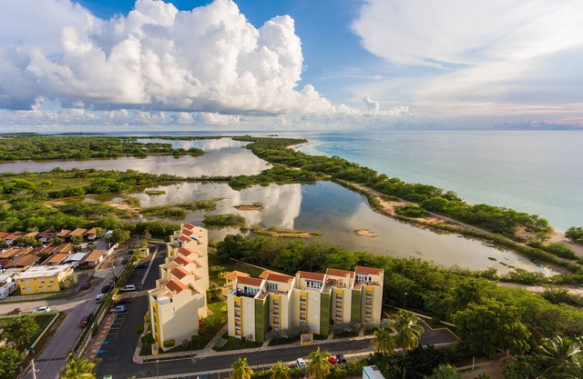 Spacious Garden Retreat at Vistamar Combate, WiFi, full A/C, walk to the beach