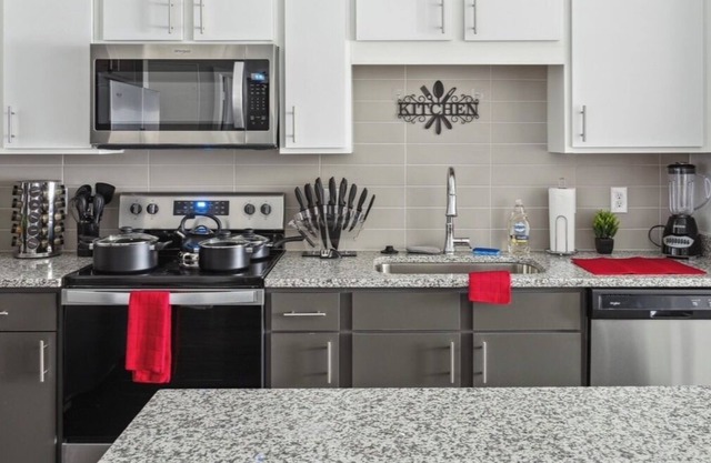 Spacious Gem-1BD/1BA-King Bed