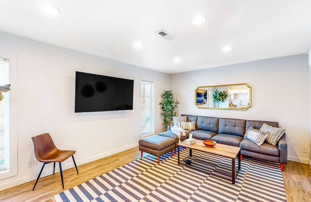 Spacious gem with ample outdoor space, deck, & AC - quick drive to Notre Dame