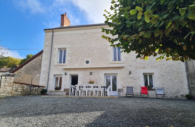 "Spacious Gîte near Beauval Zoo - Family-Friendly with Private Courtyard and BBQ"