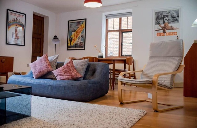 Spacious Grade II Listed Flint Cottage Sleeps 2