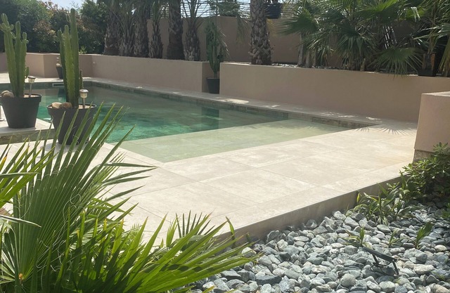 SPACIOUS GROUND-FLOOR APARTMENT IN VILLA HEATED POOL AIR CONDITIONING NEAR SEA