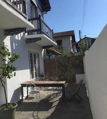 Spacious ground floor apartment in town centre