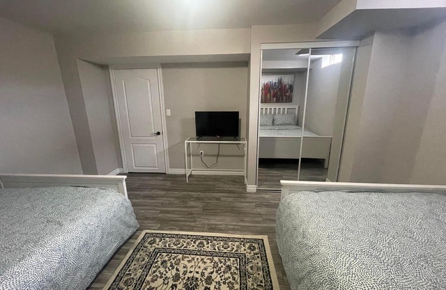 Spacious guest unit close to all aminities