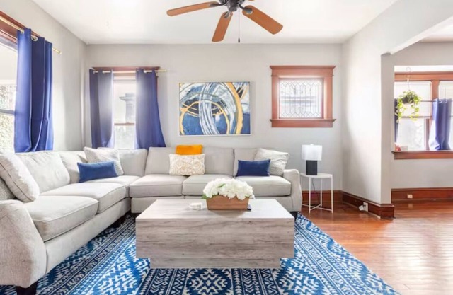 Spacious Historic Getaway: 5★ Location, Royal Beds, Game Room, BBQ & Fire Pit