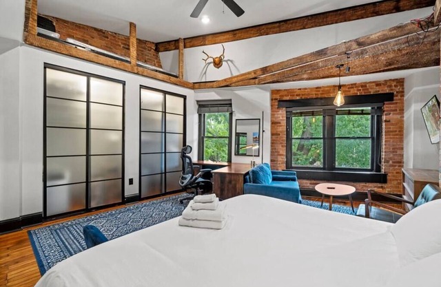 Spacious Historic Retreat - Logan Circle Rowhouse