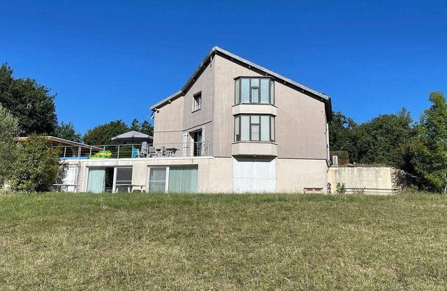 Spacious holiday home in Caniac-du-Causse with Hot Tup