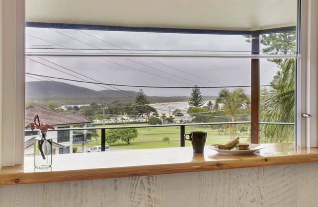 SPACIOUS HOLIDAY HOME IN THE HEART OF CRESCENT HEAD