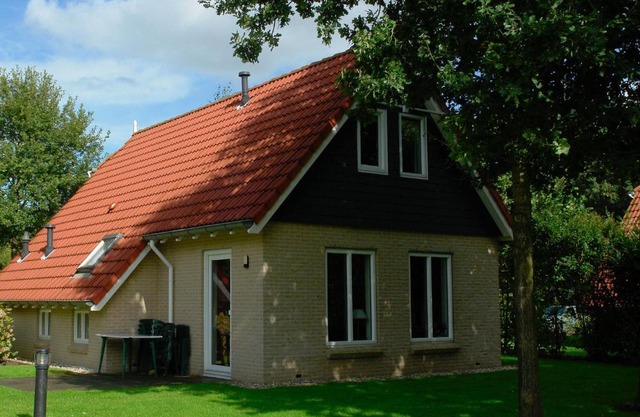 Spacious holiday home with WiFi, 20 km from Assen
