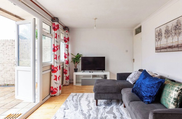 Spacious Home by Lee Valley Rafting Waltham Cross