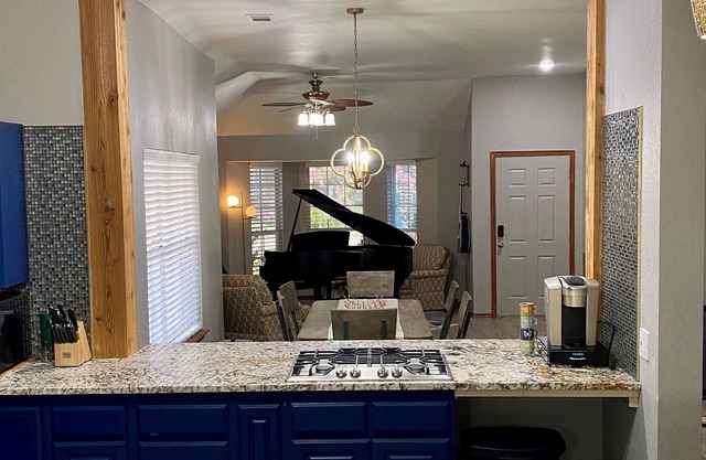 Spacious Home & Hot Tub Family Friendly Play and Relax, New Remodeled