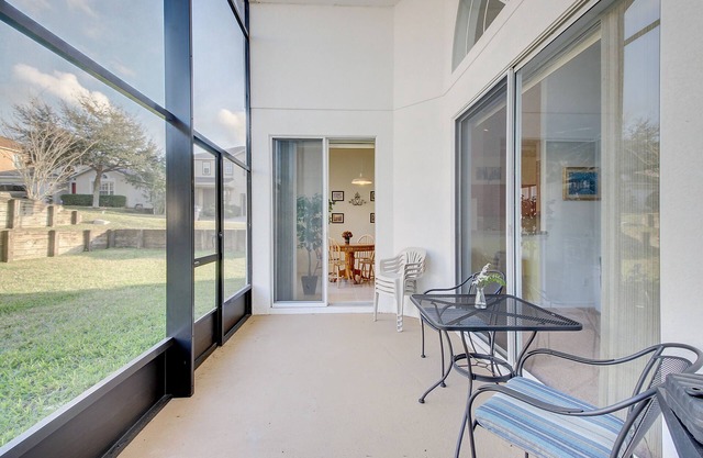 Spacious home in cute area with central AC & washer/dryer - snowbirds welcome