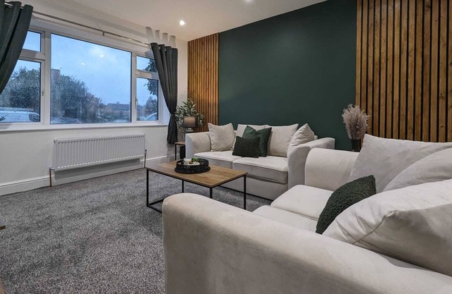 Spacious home in Hertfordshire, perfect for contractors. Long stay discounts!