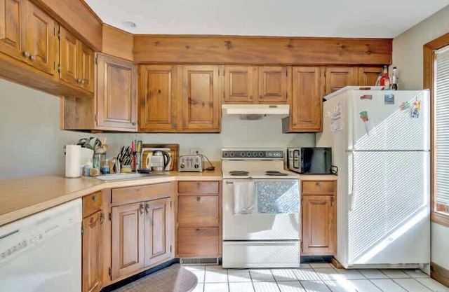 Spacious Home, In the Quechee Woods | Saltbox 9D