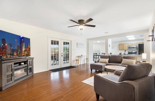 Spacious home near theme parks & Lackland AFB BMT!