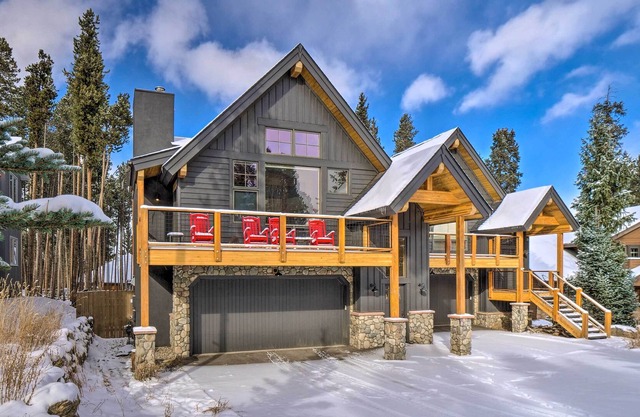 Spacious Home, Short Shuttle Ride to Resort!