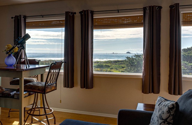 Spacious Home w/Ocean Views! 2 min. Walk to Beach!